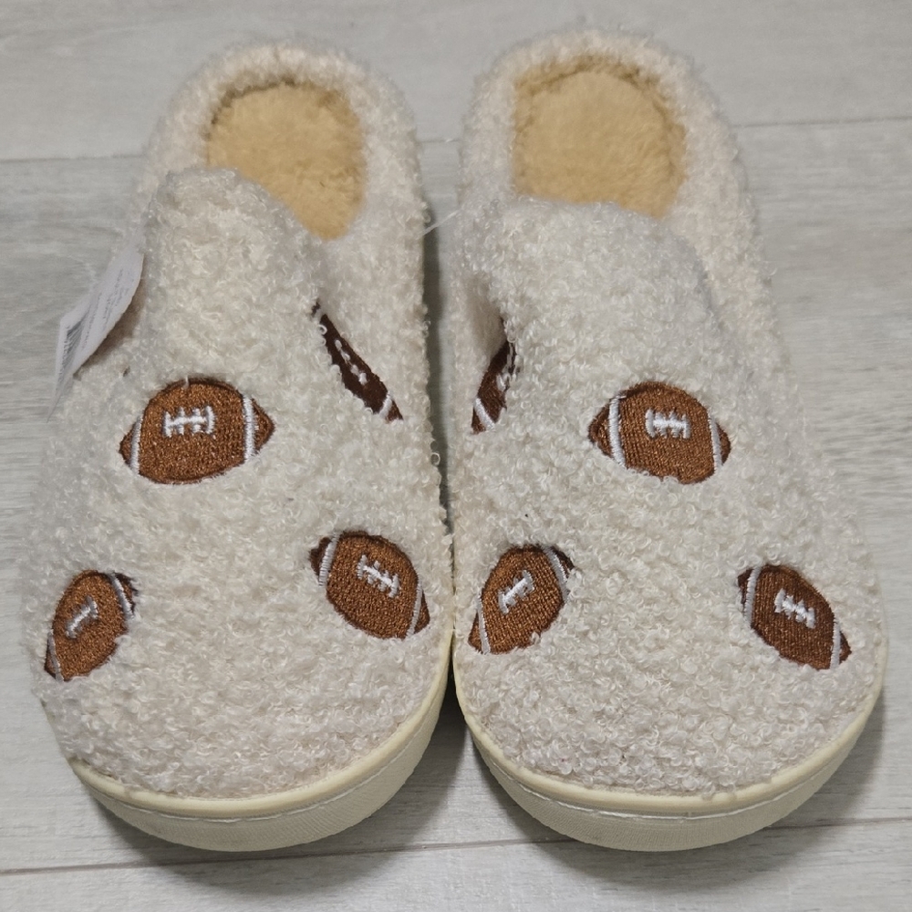 Cozy Cream Football Slippers Adult S(5-6)